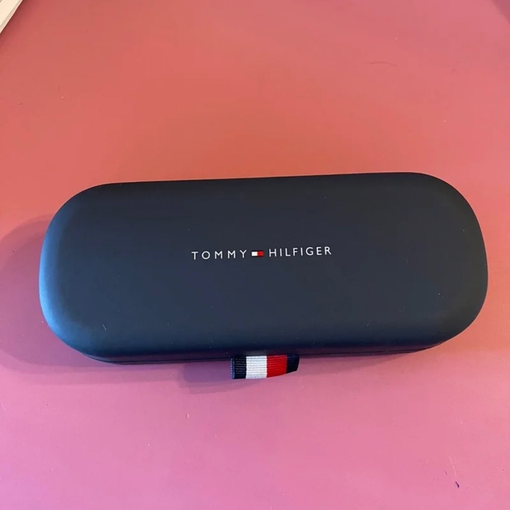 Tommy hilfiger glasses case
